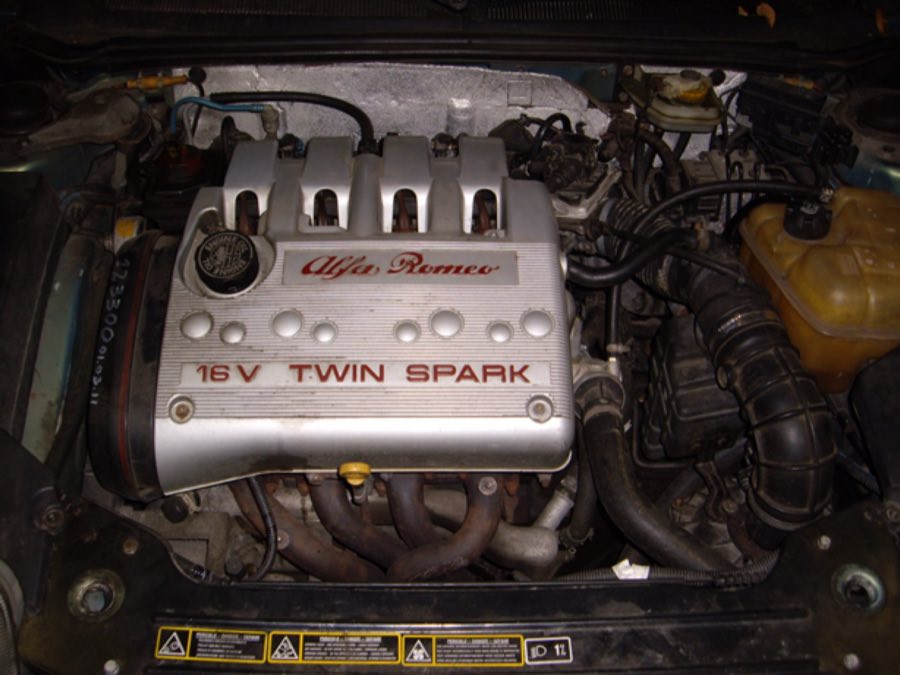Alfa Romeo Twin Spark dzinēja remonts darbnīcā